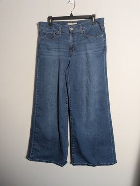 Levi's 318 Shaping Wide Leg Jeans Sz 32